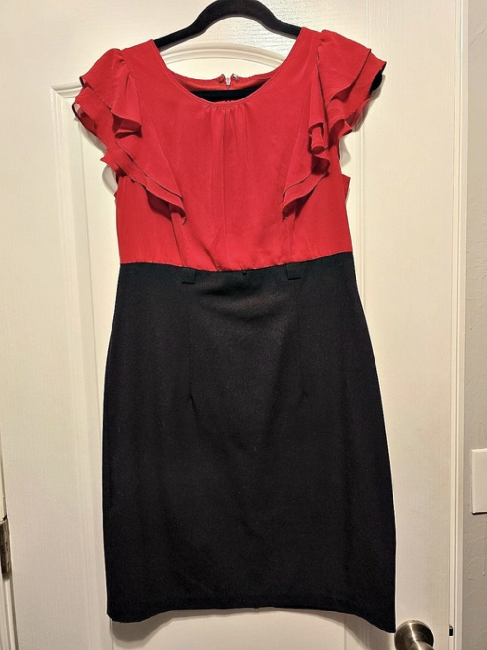 AGB Color Block Ruffle Sleeve Dress in Red & Black Size 8